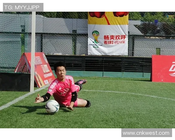 学问与球技并重的足球明星们如何在赛场内外展现智慧与才华